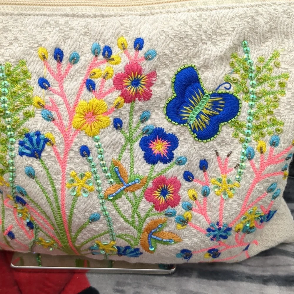 Embroidered Floral Clutch - Cream